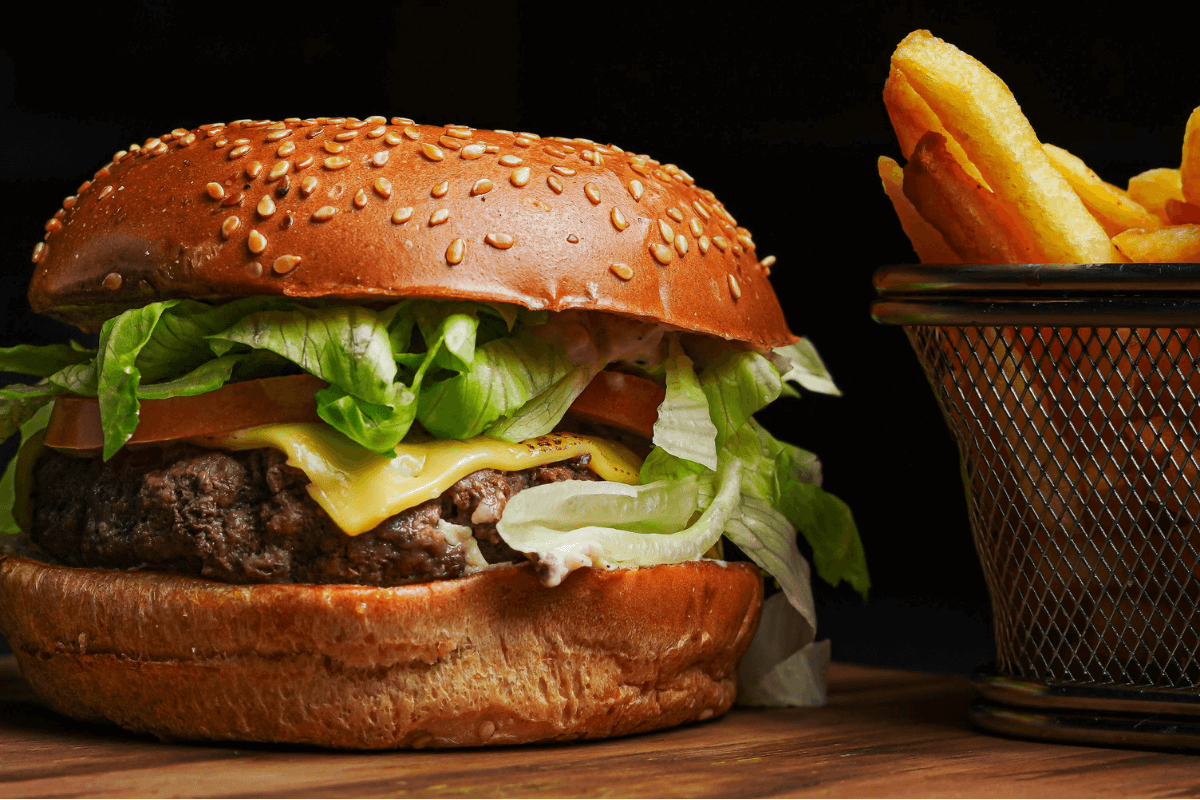 10 Tempat Makan Burger di Bali dengan Daging Paling Juicy